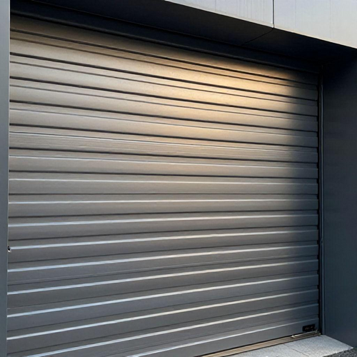 Como a Porta de Aço de Enrolar Automática Pode Melhorar a Segurança e Praticidade do Seu Espaço